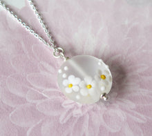 Load image into Gallery viewer, Glass Lampwork Daisy Flower Pendant Necklace