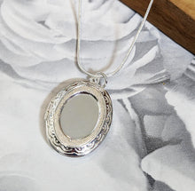 Load image into Gallery viewer, Sterling Silver Vintage Oval Locket Necklace for Hair, Photo, Keepsake