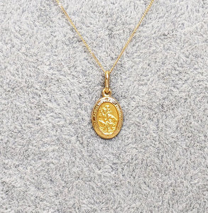Solid 9ct Yellow Gold Saint Christopher Small Oval & Solid 9ct Gold Chain Keepsake