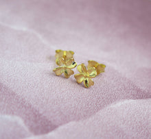 Load image into Gallery viewer, Sterling Silver Gold Four Leaf Clover Stud Earrings