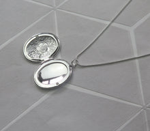 Load image into Gallery viewer, Solid 925 Sterling Silver Vintage Oval Locket Necklace for Hair, Photo, Keepsake