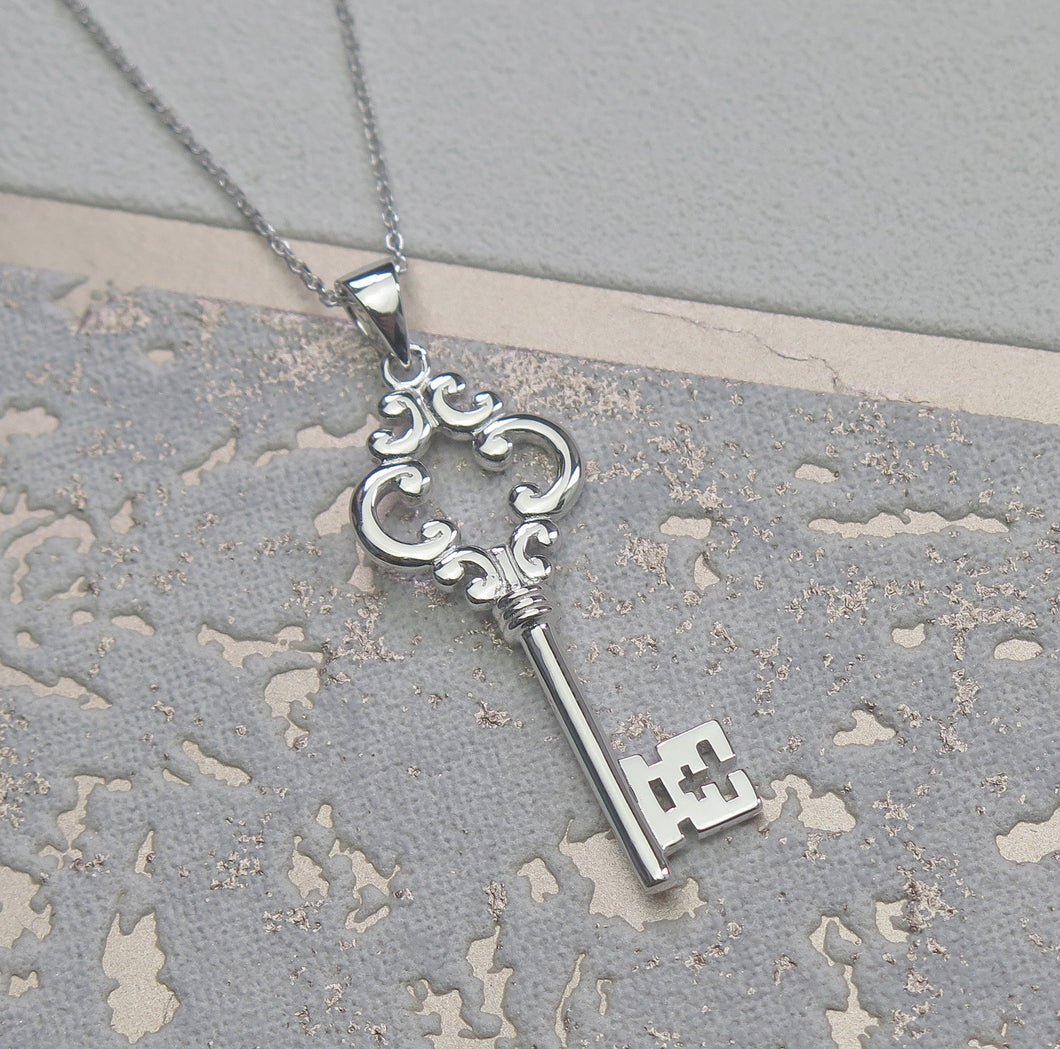 High Quality Solid 925 Sterling Silver Vintage Key Pendant Necklace