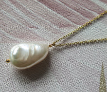 Load image into Gallery viewer, Natural Freshwater Pearl Pendant Necklace